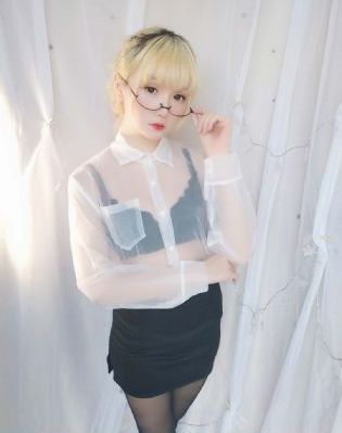 亚洲美女与野兽