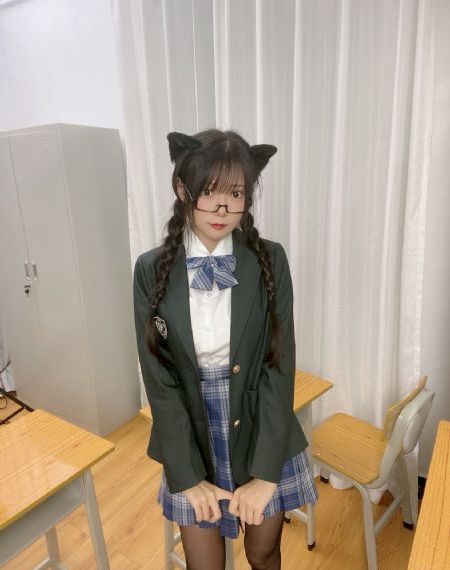 让娇妻尝试三p按摩师高清系列